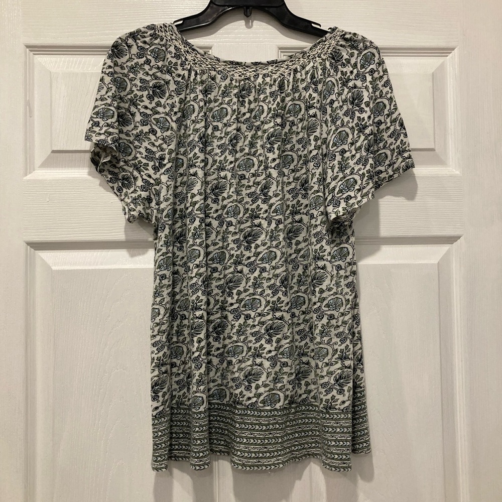 👙Lucky Brand Cream and Sage Green Patterned Blouse 👙 - Picture 3 of 6